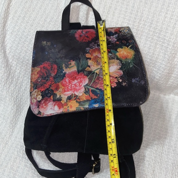 Like new Vintage Victorian Trading Company Floral Leather backpack - Picture 10 of 13
